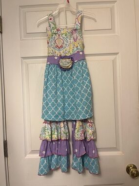 Girls sleeveless ruffle capri set